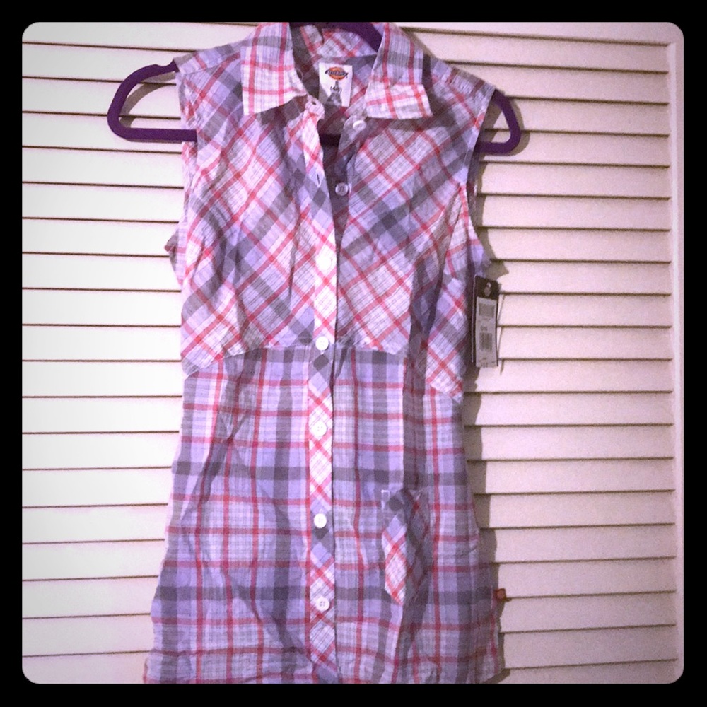 Sleeveless plaid button up shirt